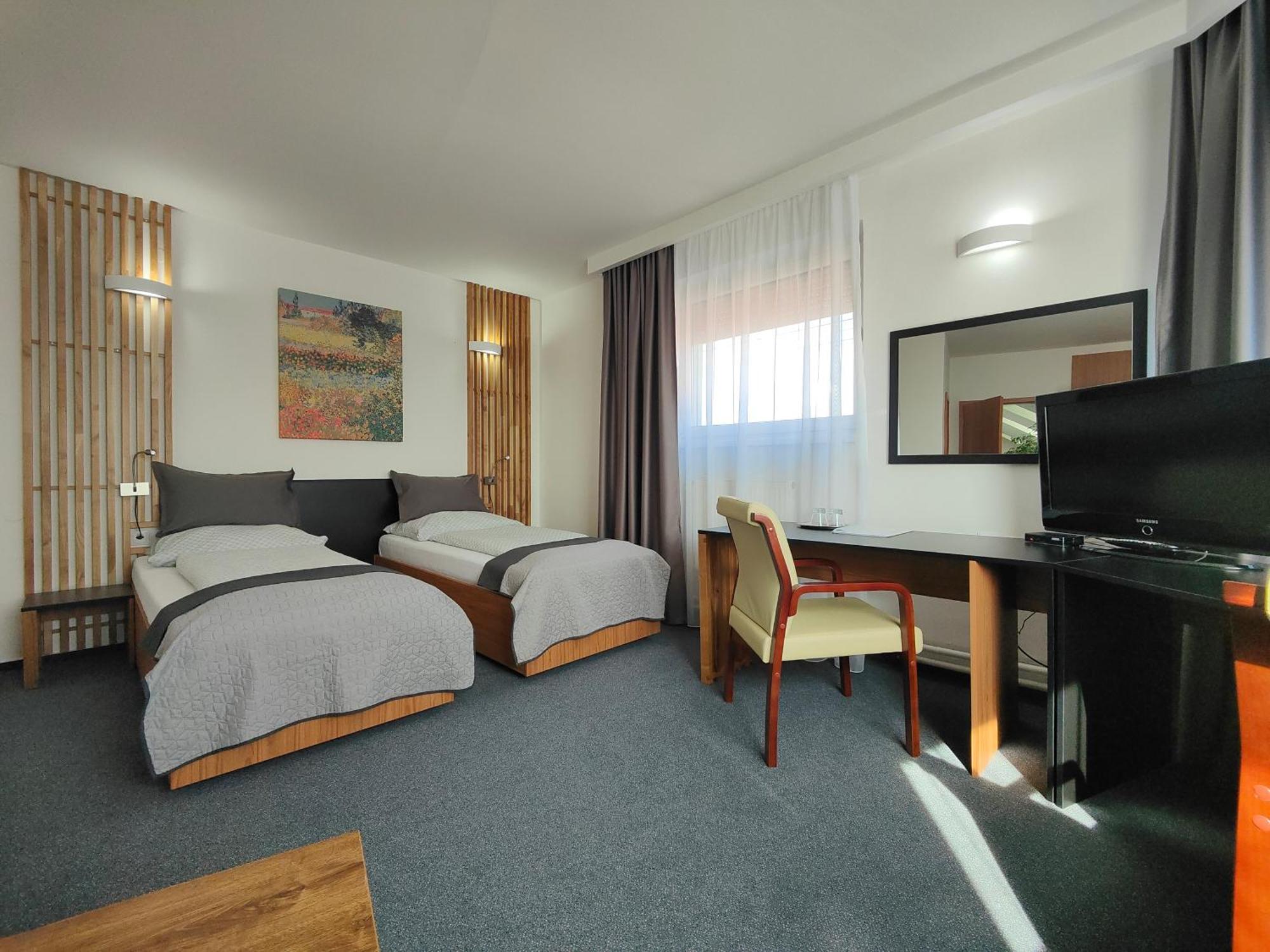 Hotel P7 Lucenec Bagian luar foto