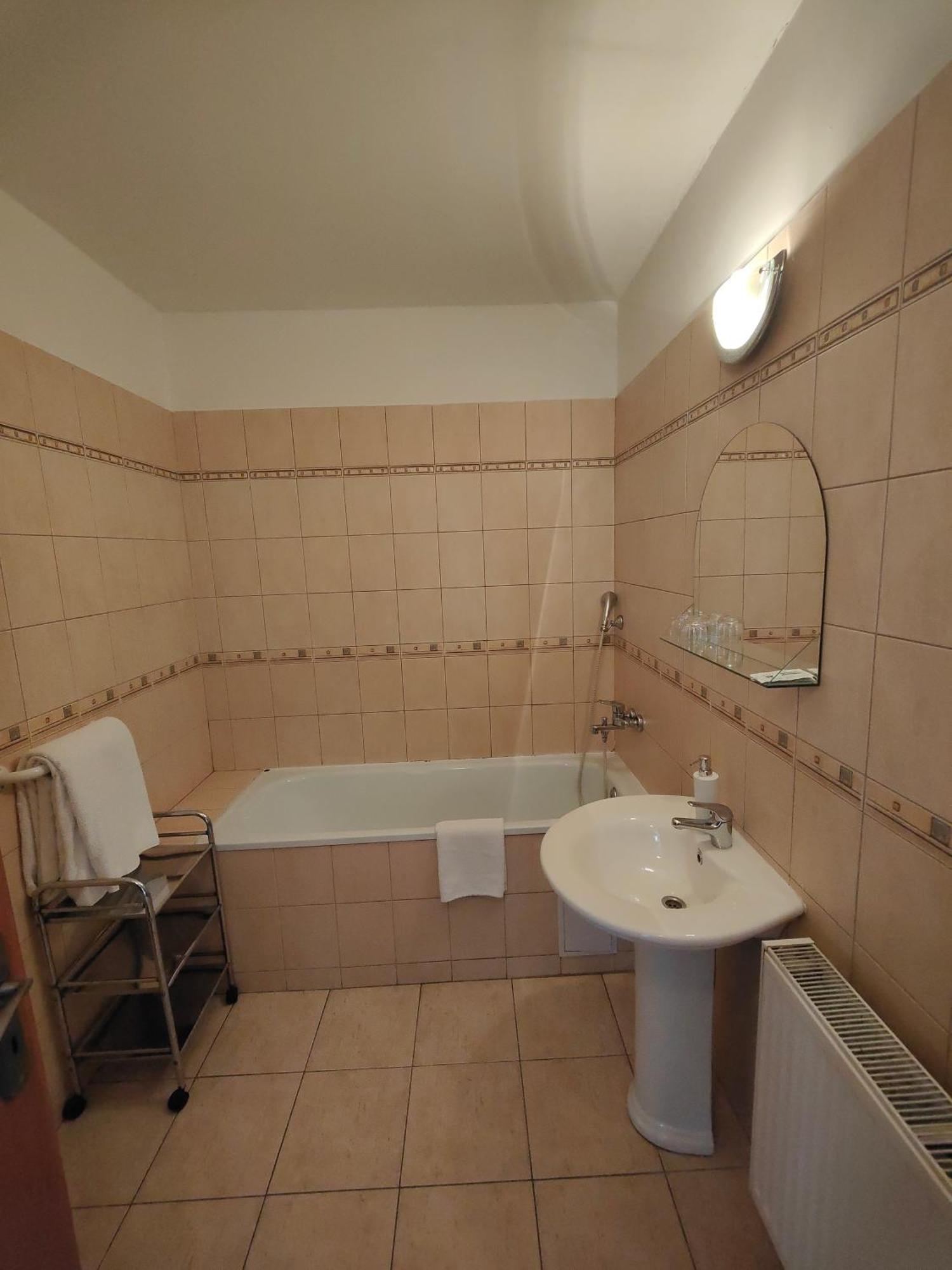 Hotel P7 Lucenec Bagian luar foto