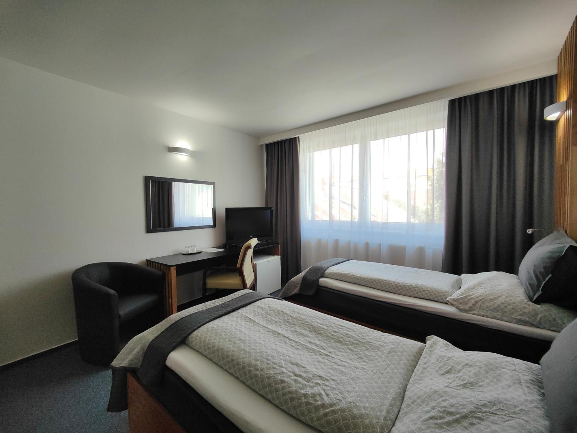 Hotel P7 Lucenec Bagian luar foto