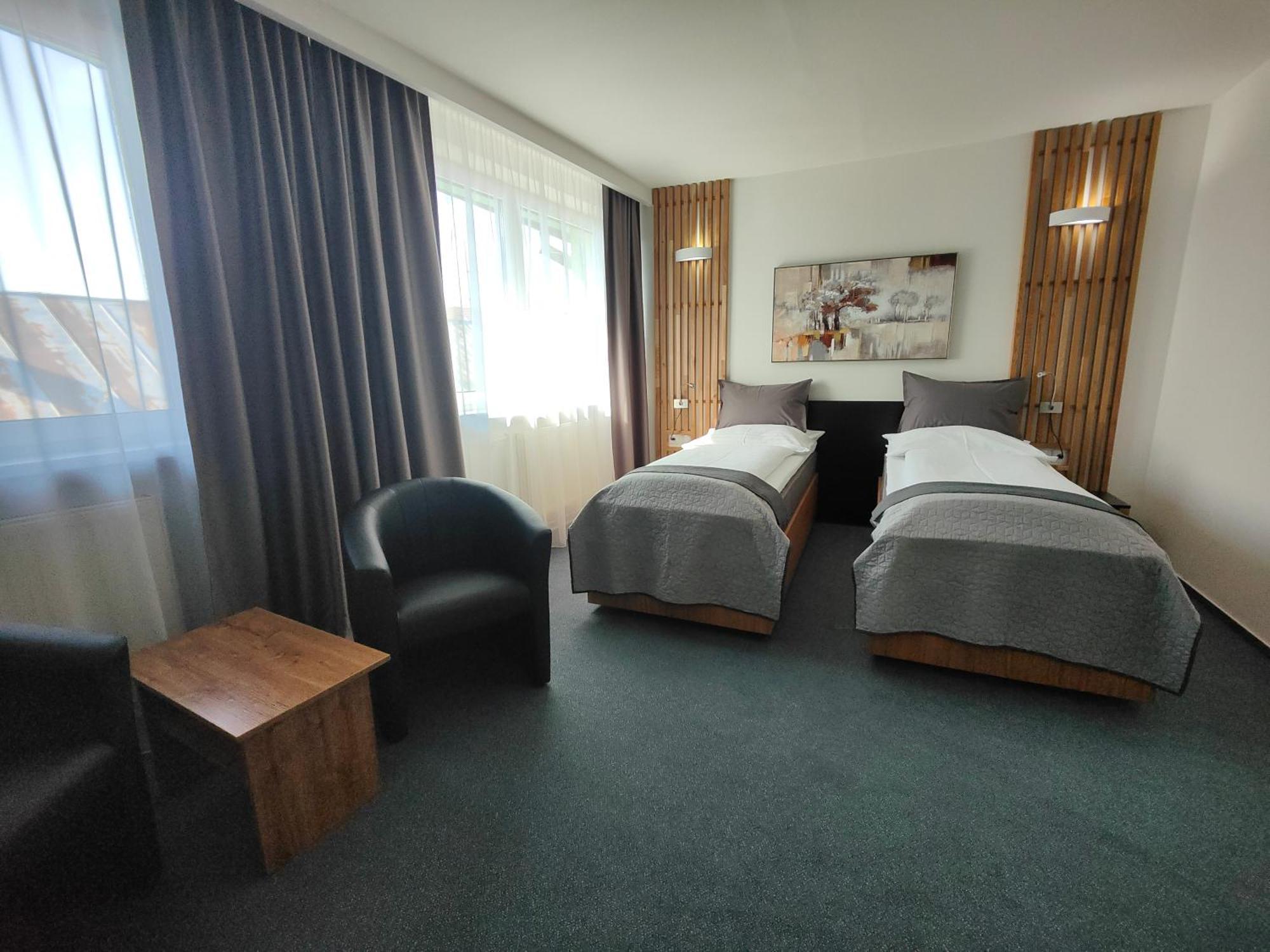 Hotel P7 Lucenec Bagian luar foto