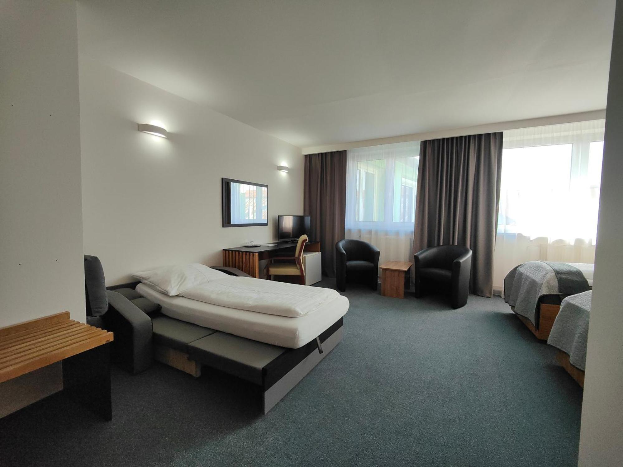 Hotel P7 Lucenec Bagian luar foto