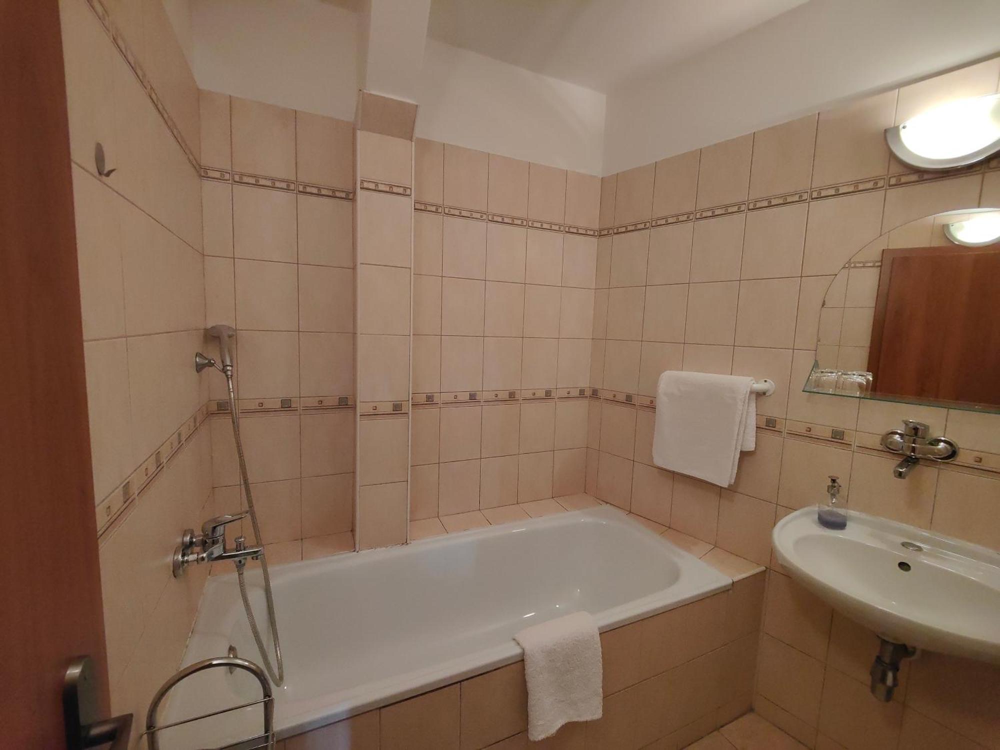 Hotel P7 Lucenec Bagian luar foto