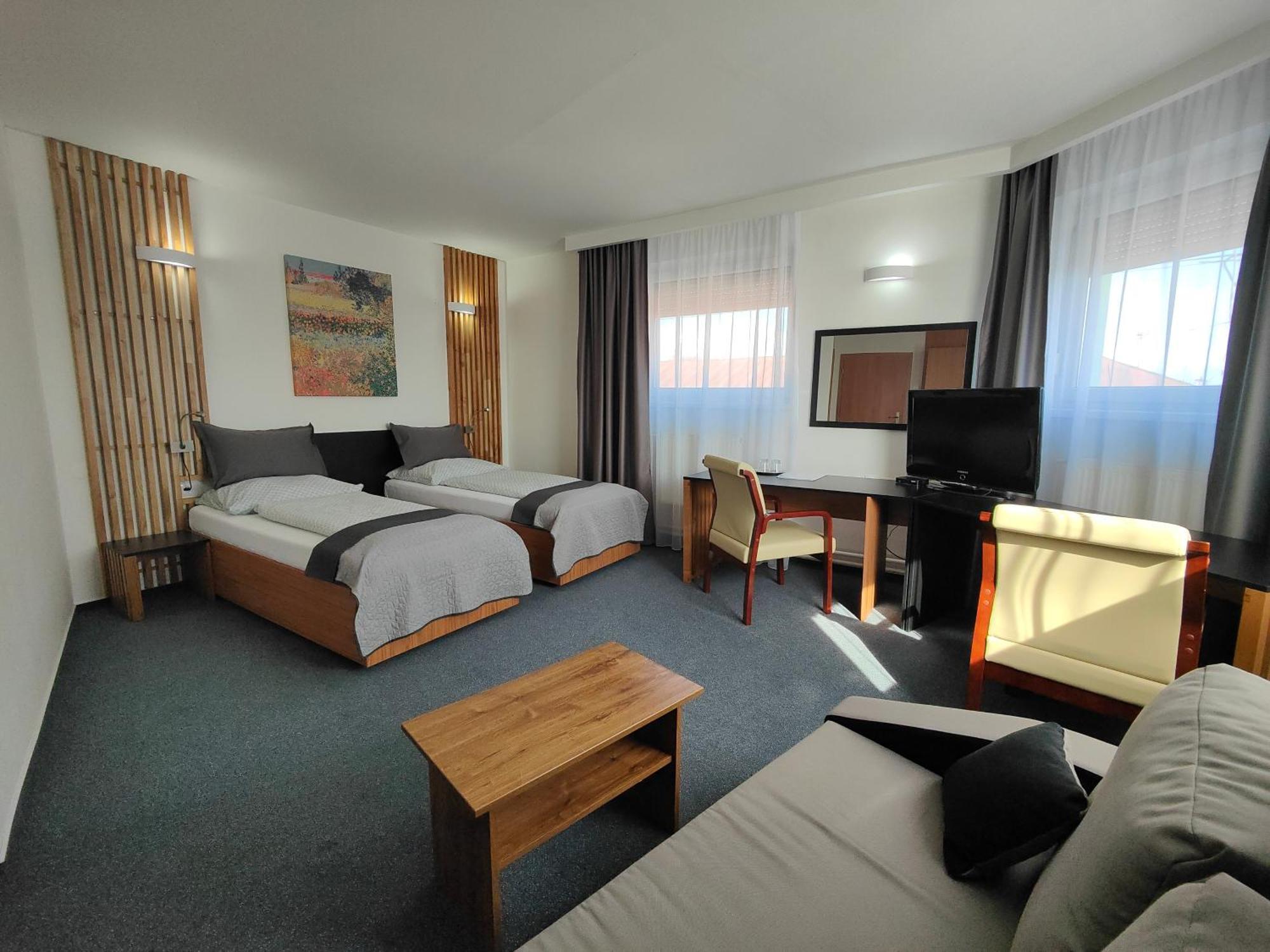 Hotel P7 Lucenec Bagian luar foto