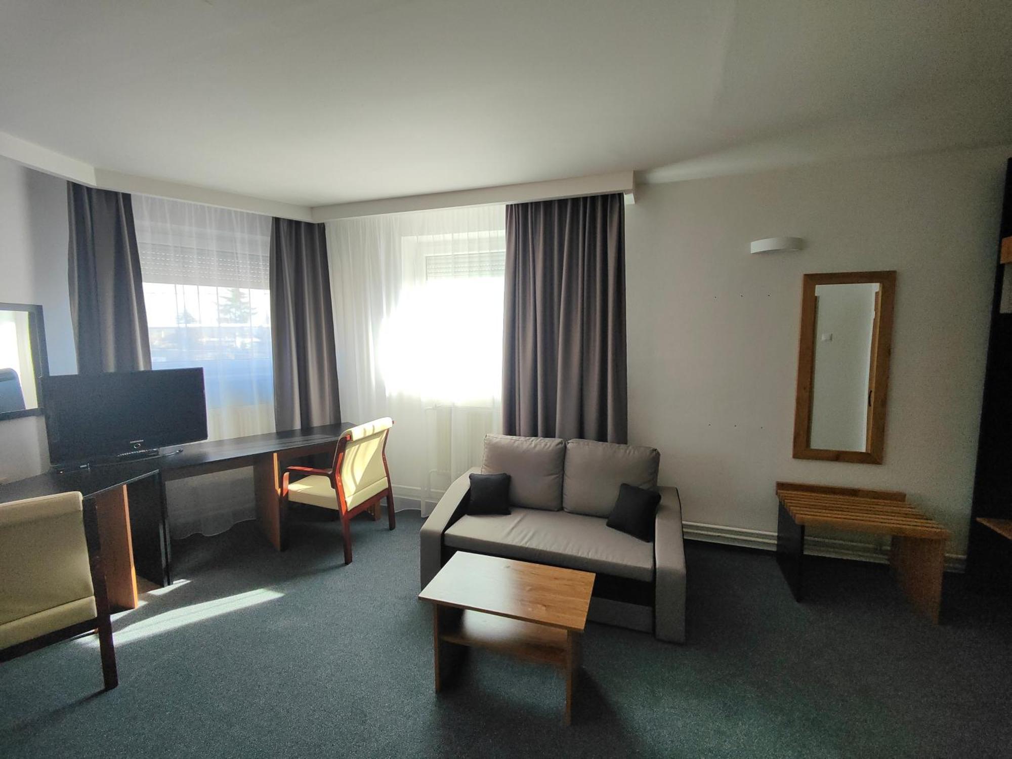 Hotel P7 Lucenec Bagian luar foto