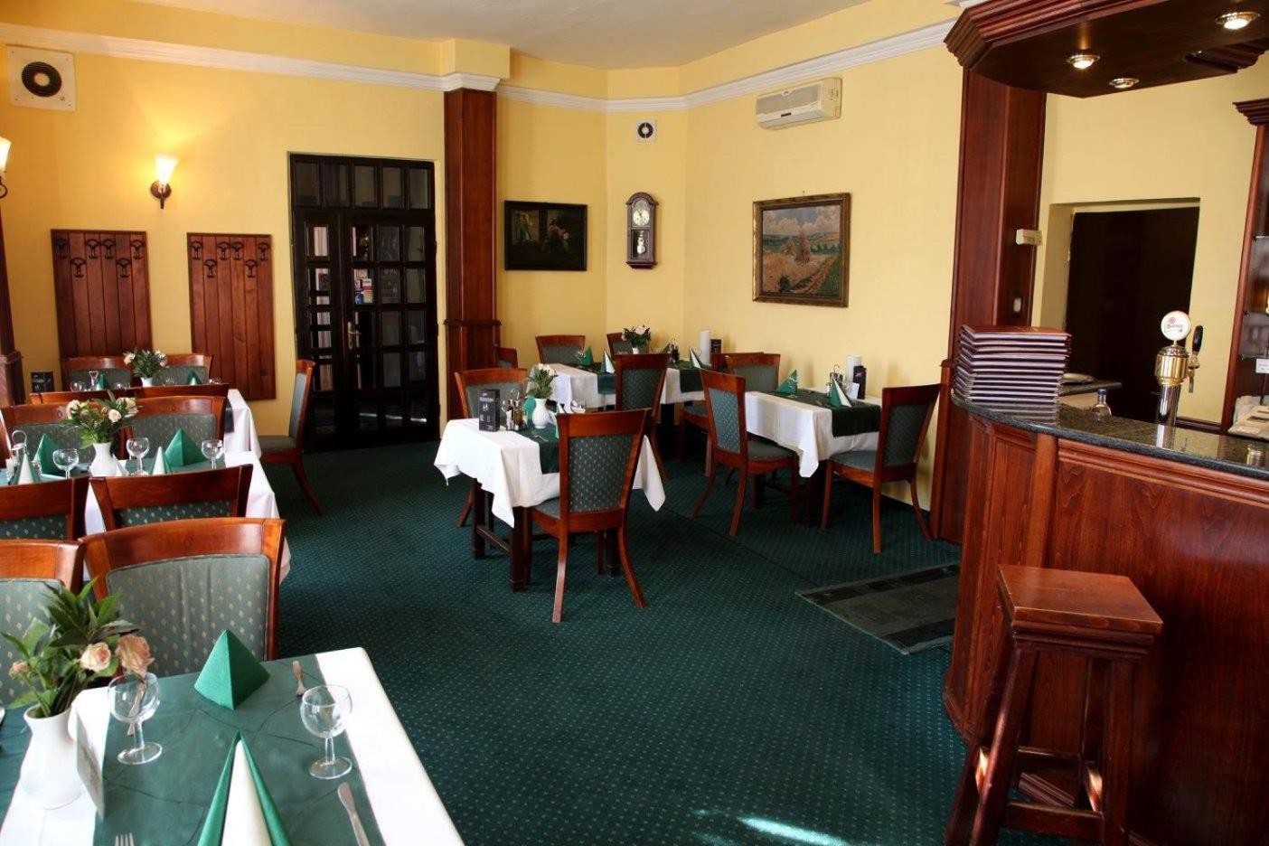 Hotel P7 Lucenec Bagian luar foto