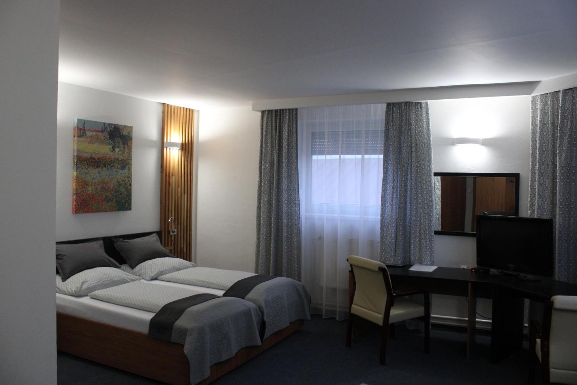 Hotel P7 Lucenec Bagian luar foto