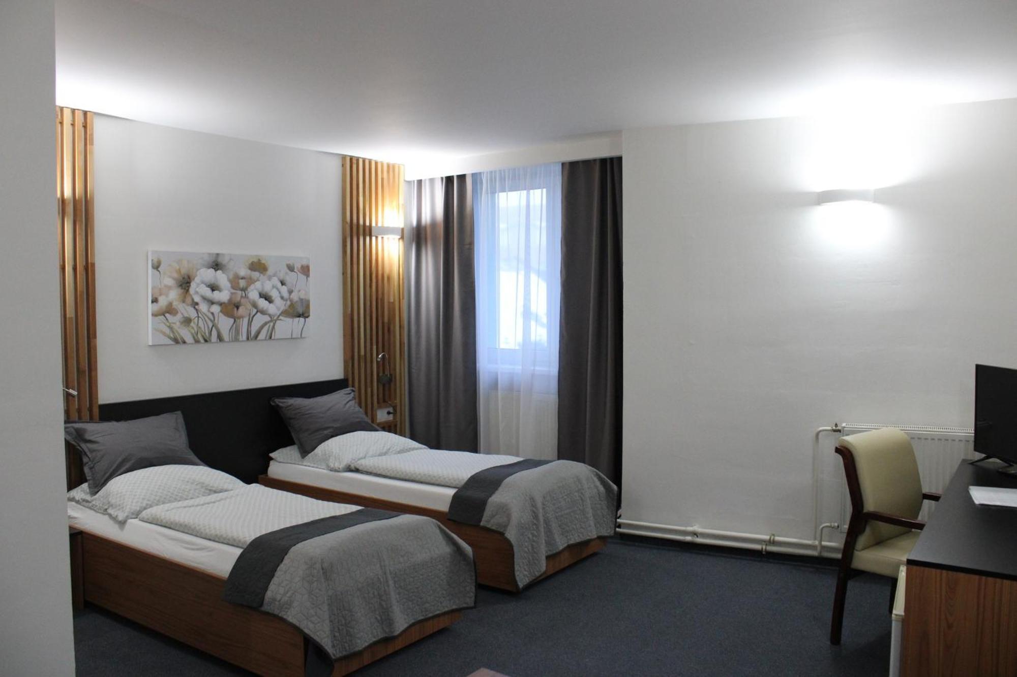 Hotel P7 Lucenec Bagian luar foto