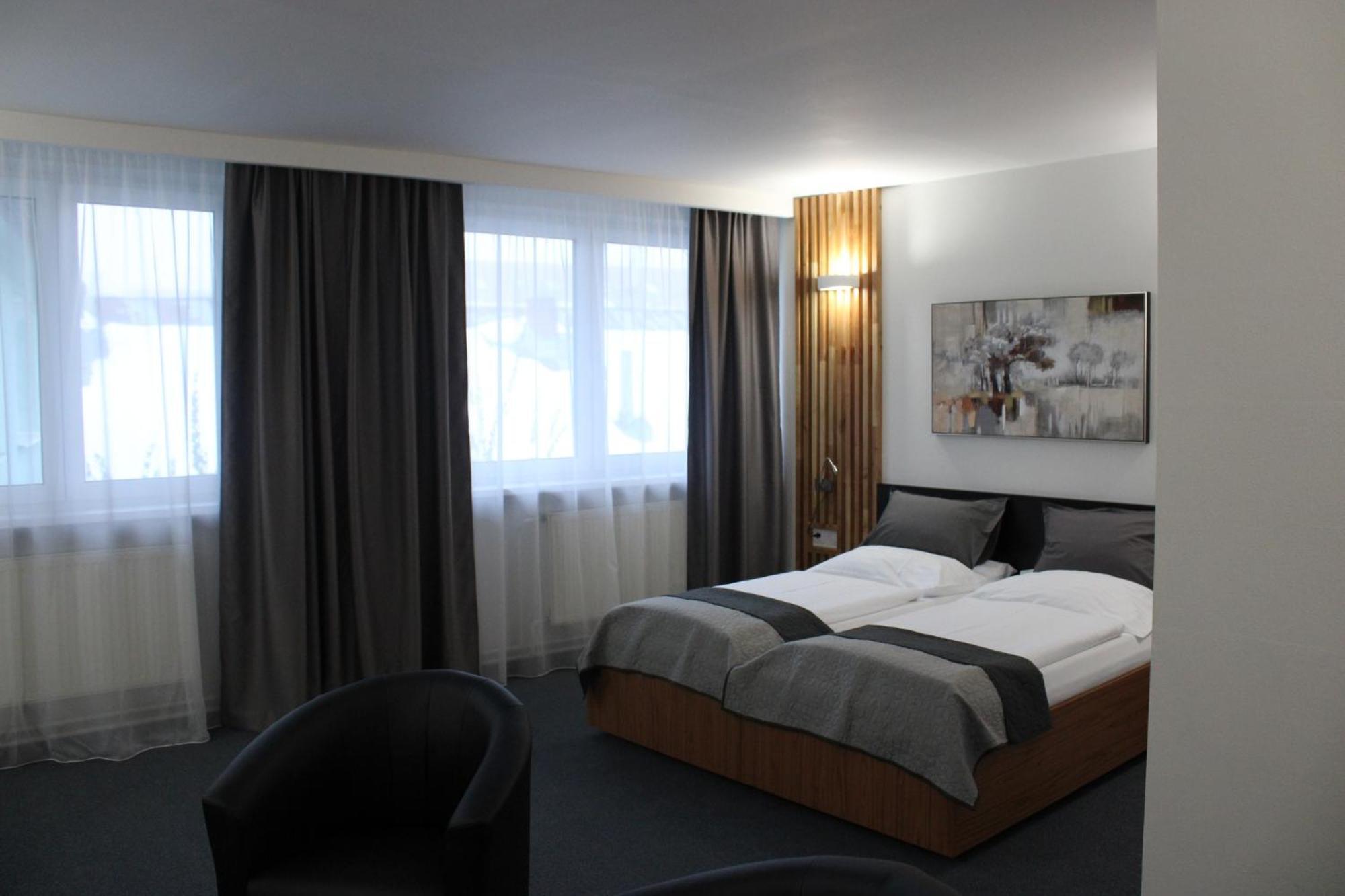 Hotel P7 Lucenec Bagian luar foto