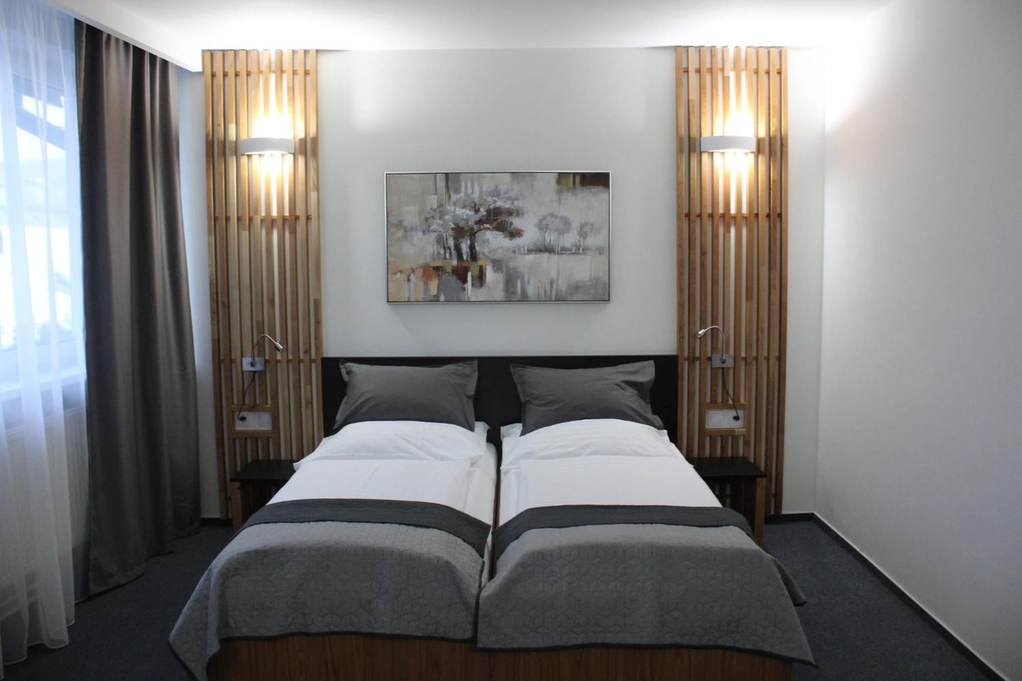 Hotel P7 Lucenec Bagian luar foto