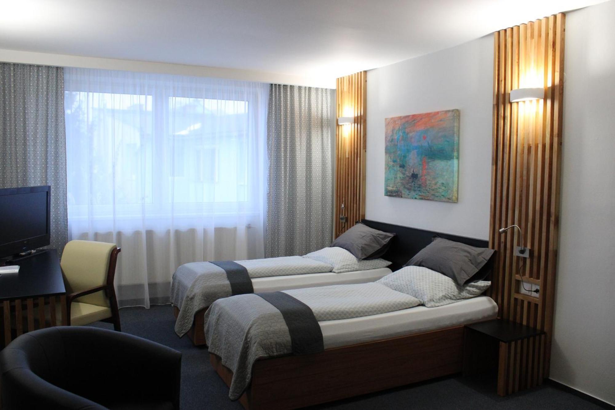 Hotel P7 Lucenec Bagian luar foto